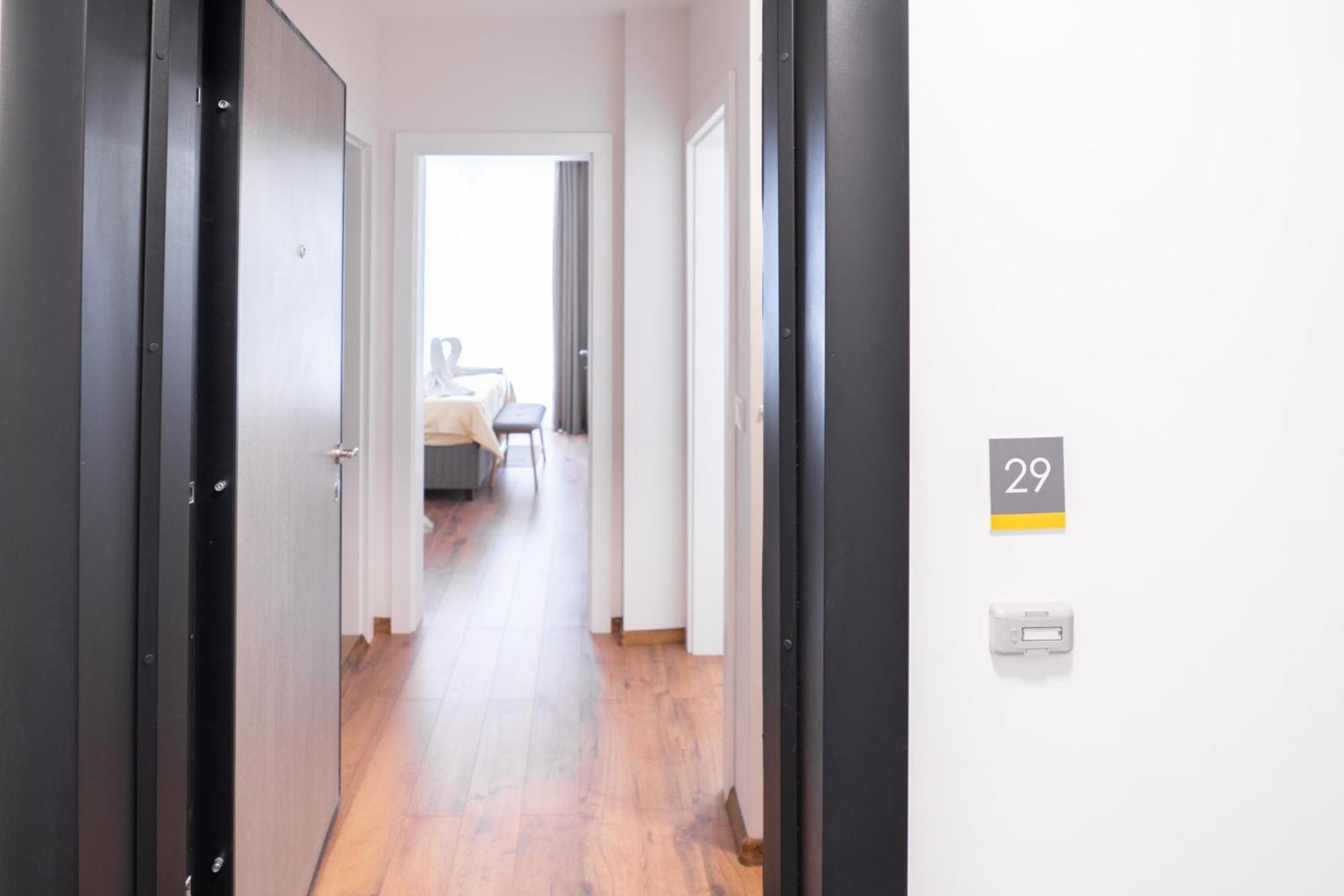 New Modern & Cozy Apartment With Free Private Parking And Ev Charging Station Warna Zewnętrze zdjęcie