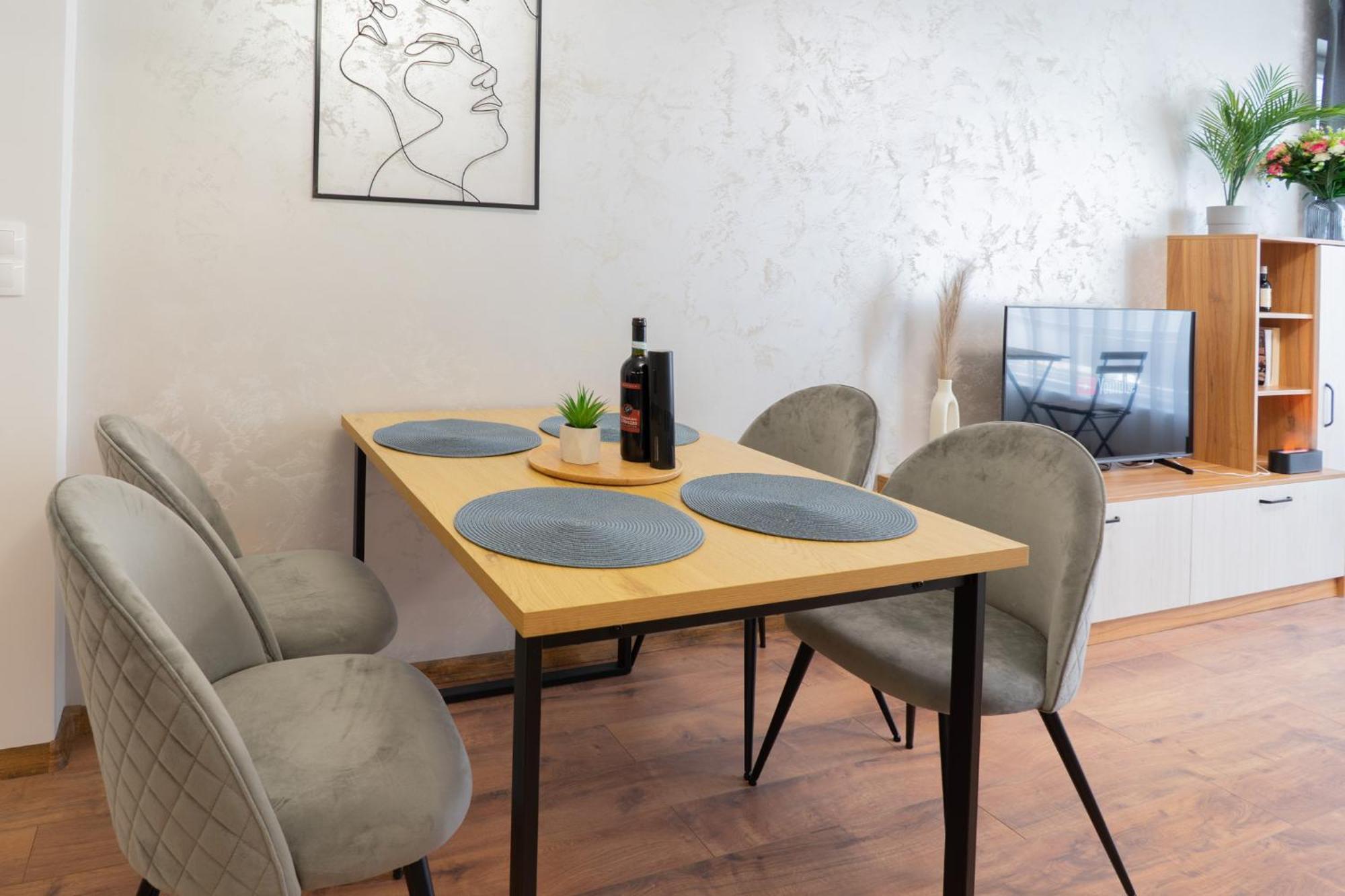 New Modern & Cozy Apartment With Free Private Parking And Ev Charging Station Warna Zewnętrze zdjęcie