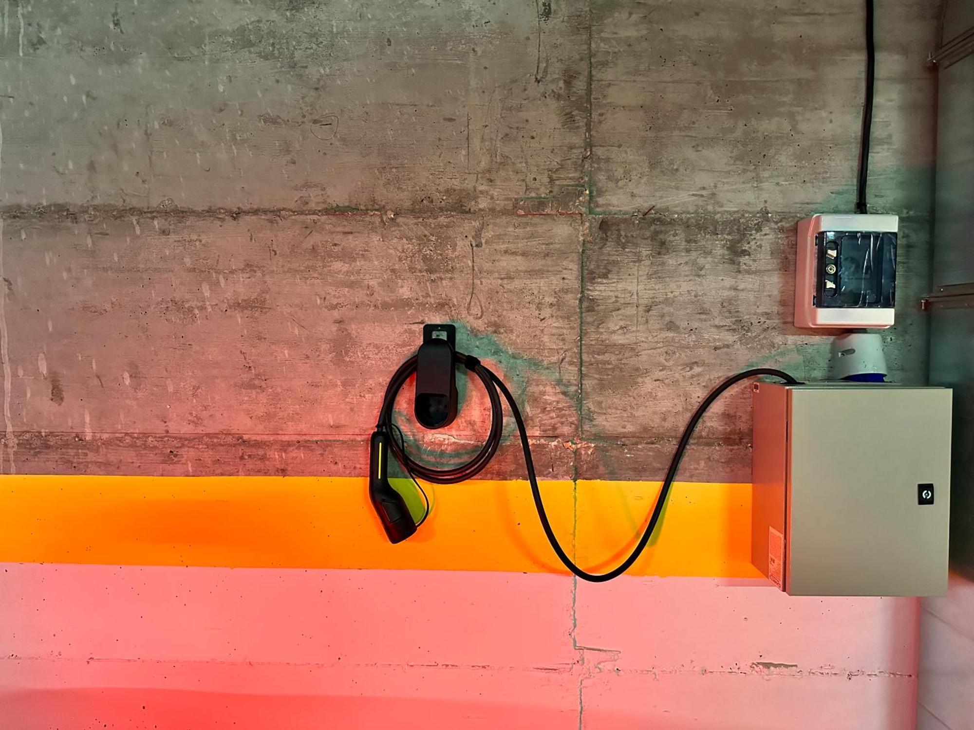 New Modern & Cozy Apartment With Free Private Parking And Ev Charging Station Warna Zewnętrze zdjęcie